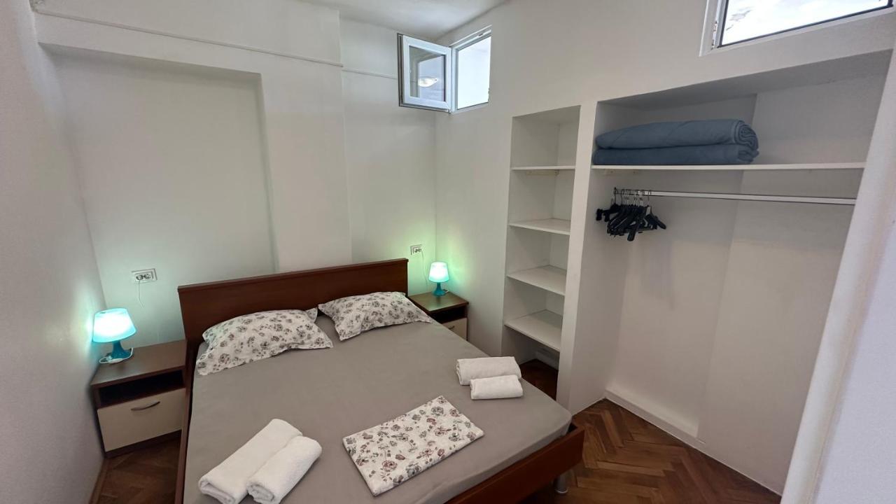 Split Apartments Trpimira Street Bagian luar foto